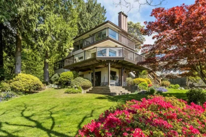 Outdoor Patio Photo of 2440 Queens Avenue, West Vancouver, BC