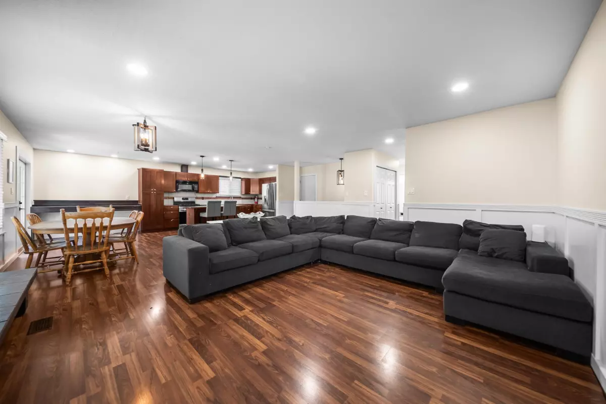 Family Room Photo of 34050 Shannon Drive, Abbotsford, BC