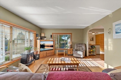 Breakfast Nook Photo of 32485 Mcrae Avenue, Mission, BC