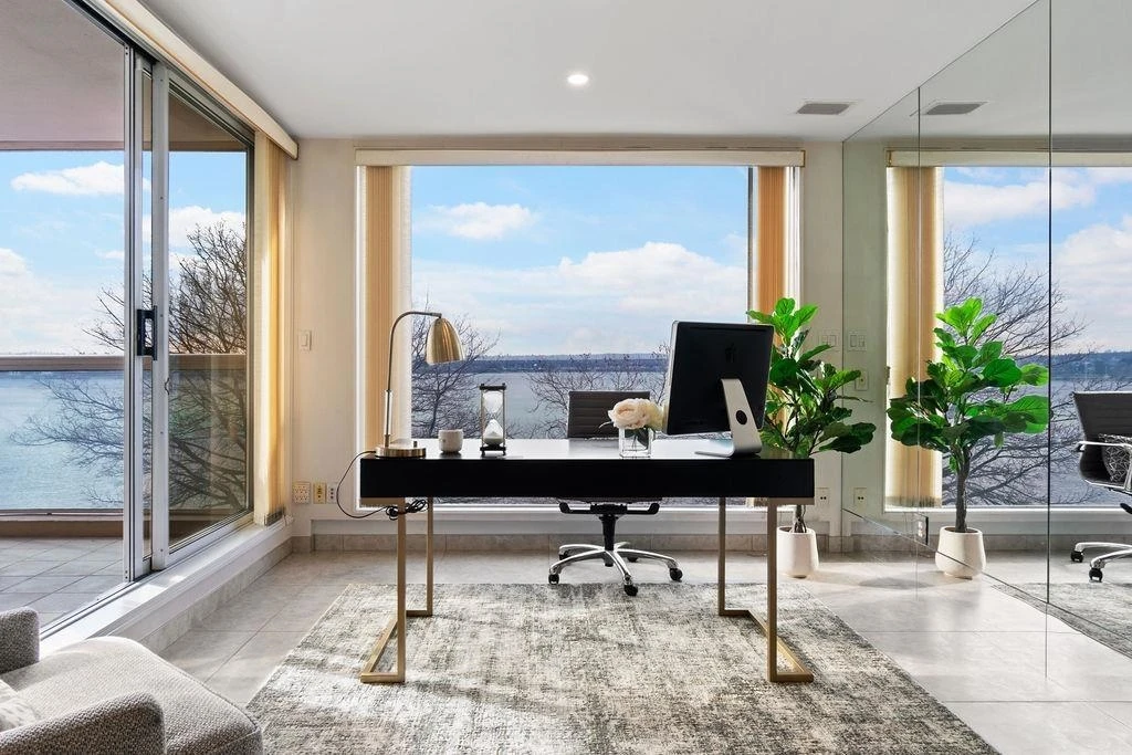 Living Room Photo of 401 2015 Beach Avenue, Vancouver, BC