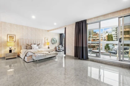 Basement Recreation Room Photo of 401 2015 Beach Avenue, Vancouver, BC