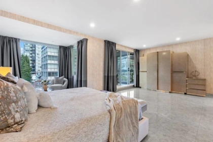 Hallway Photo of 401 2015 Beach Avenue, Vancouver, BC