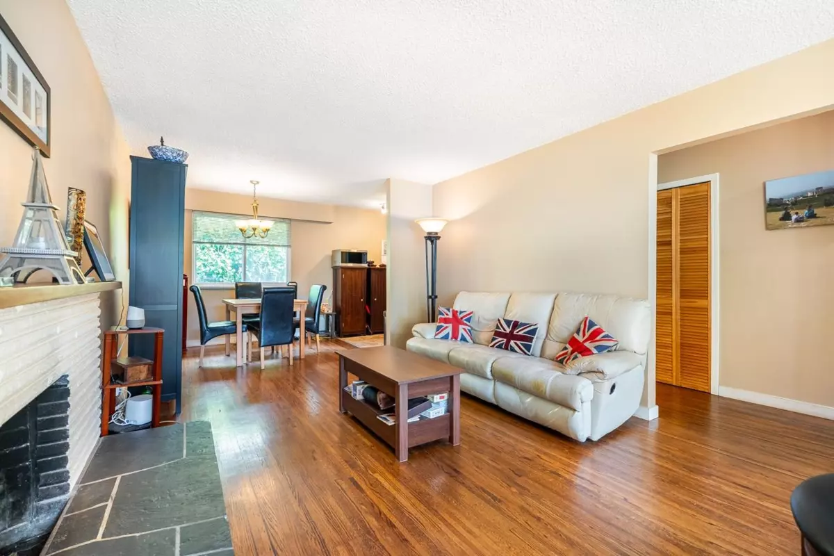 Living Room Photo of 11288 135 Street, Surrey, BC