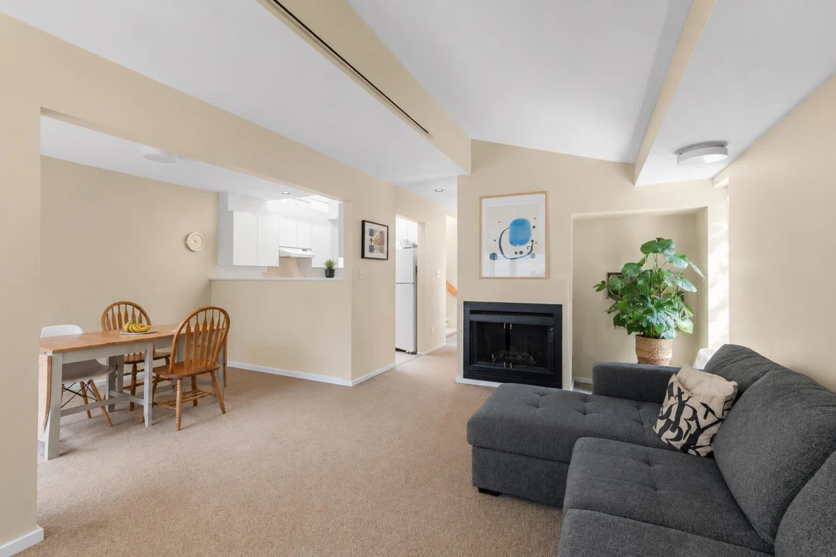 Living Room Photo of 6372 Douglas Street, West Vancouver, BC