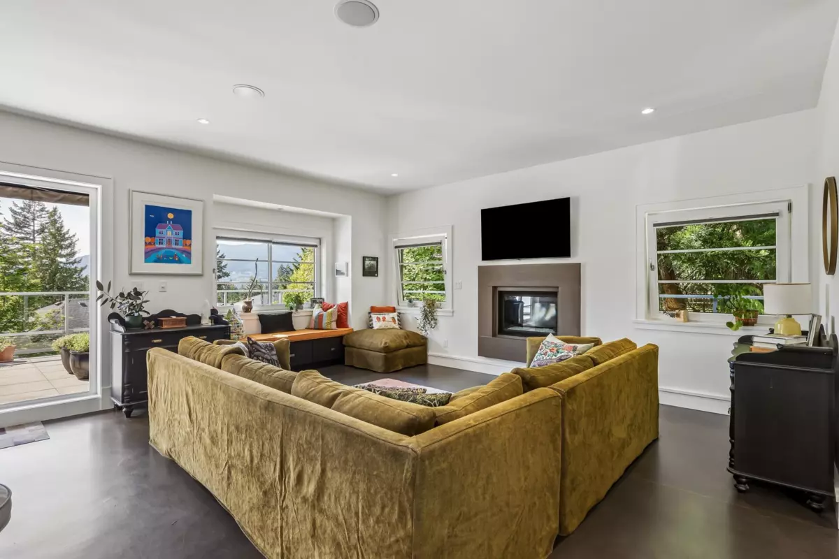 Living Room Photo of 4041 Prospect Road, North Vancouver, BC