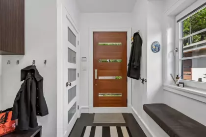 Entry Foyer Photo of 4041 Prospect Road, North Vancouver, BC