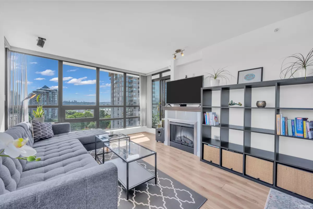 Living Room Photo of 1201 1 Renaissance Square, New Westminster, BC