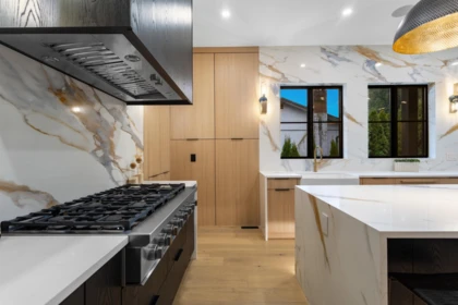 Kitchen Island Photo of 21606 124 Avenue, Maple Ridge, BC