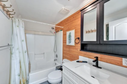 Laundry Room Photo of 50 3295 Sunnyside Road, Anmore, BC