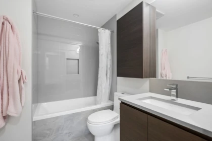 Walk-In Closet Photo of 1410 4168 Lougheed Highway, Burnaby, BC