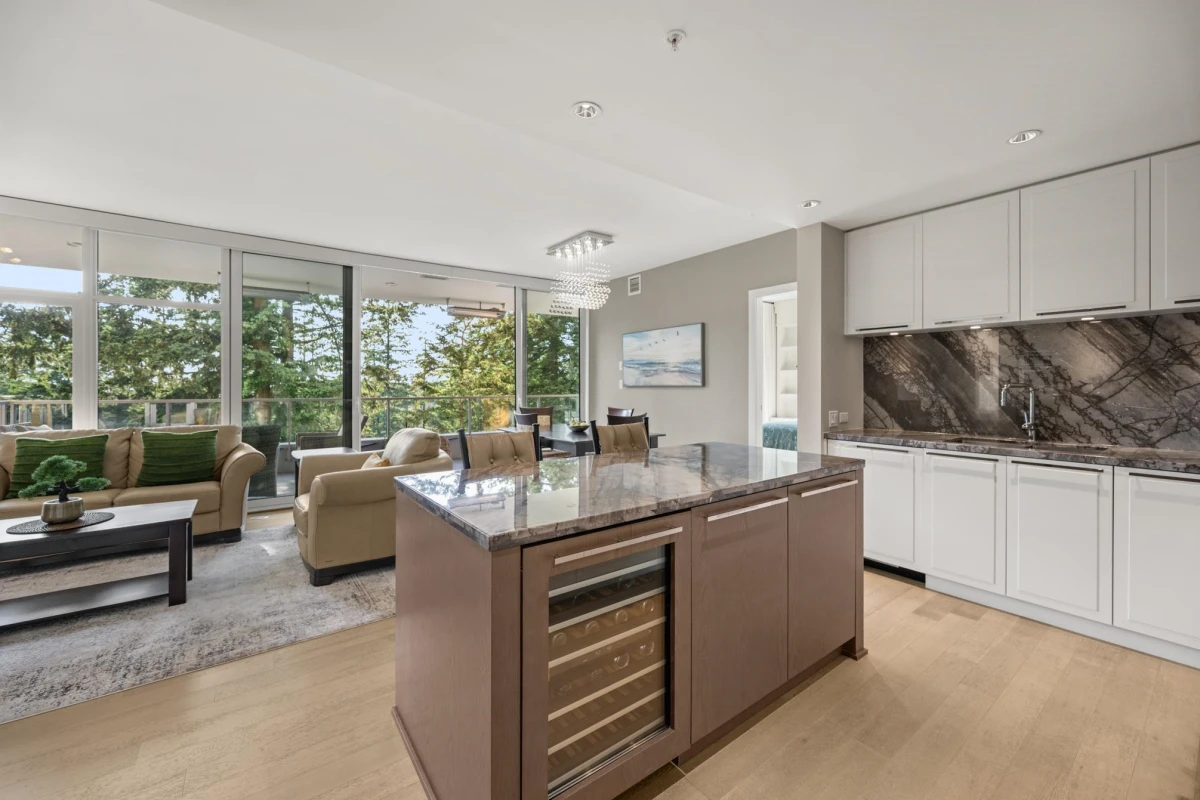 Family Room Photo of 807 1501 Vidal Street, White Rock, BC