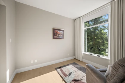 Entry Foyer Photo of 807 1501 Vidal Street, White Rock, BC