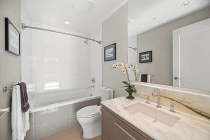 Hallway Photo of 807 1501 Vidal Street, White Rock, BC