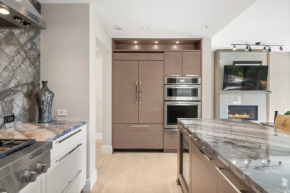 Kitchen Photo of 807 1501 Vidal Street, White Rock, BC