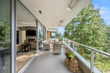 Swimming Pool Photo of 807 1501 Vidal Street, White Rock, BC