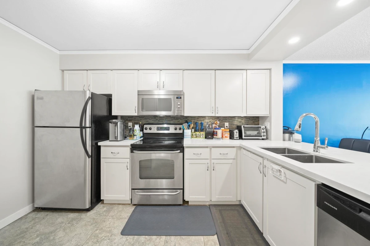 Dining Area Photo of 403 6070 Mcmurray Avenue, Burnaby, BC