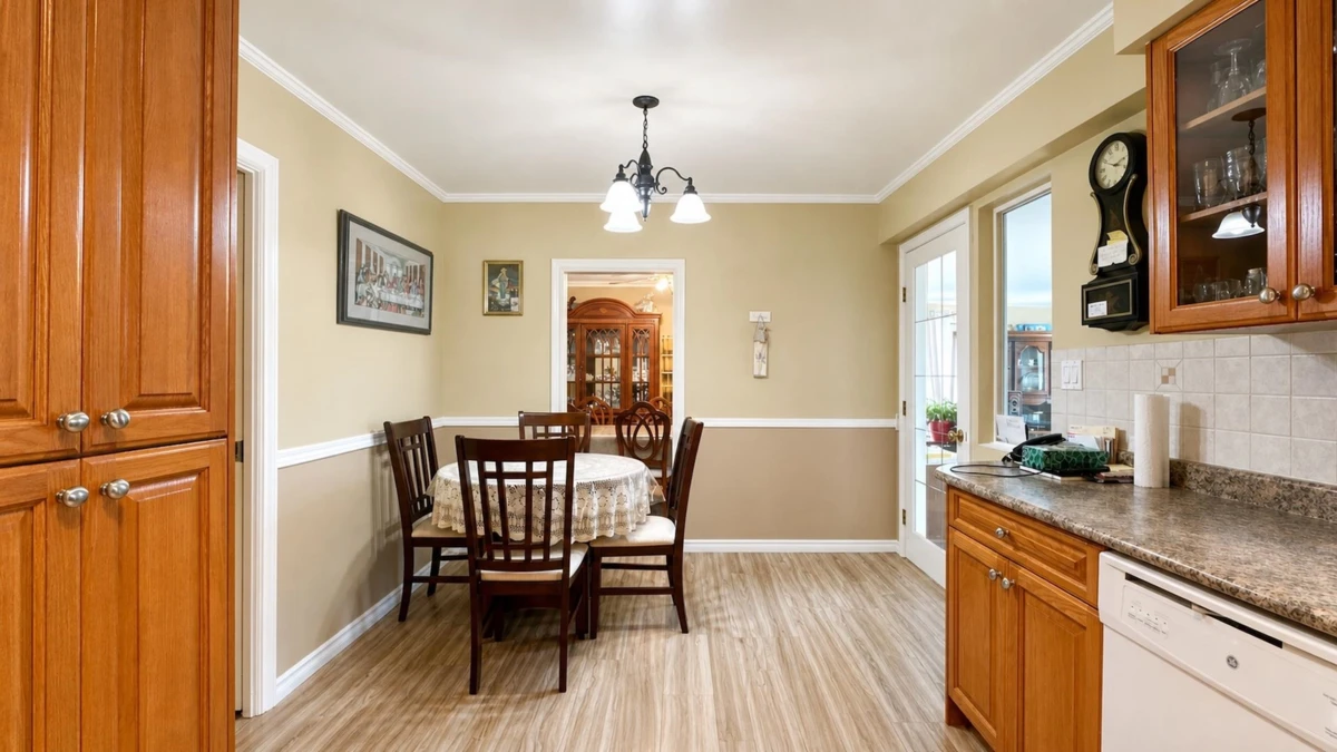 Dining Area Photo of 11010 Partridge Crescent, Surrey, BC