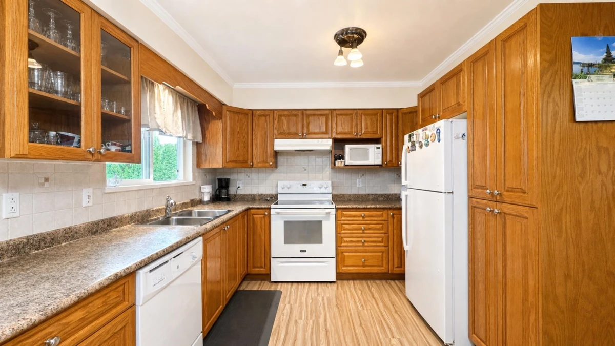 Family Room Photo of 11010 Partridge Crescent, Surrey, BC
