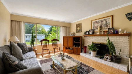 Breakfast Nook Photo of 11010 Partridge Crescent, Surrey, BC