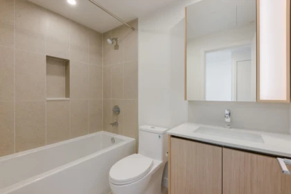2702 13573 98a Avenue, Surrey, BC, Surrey — Apartment/Condo for sale