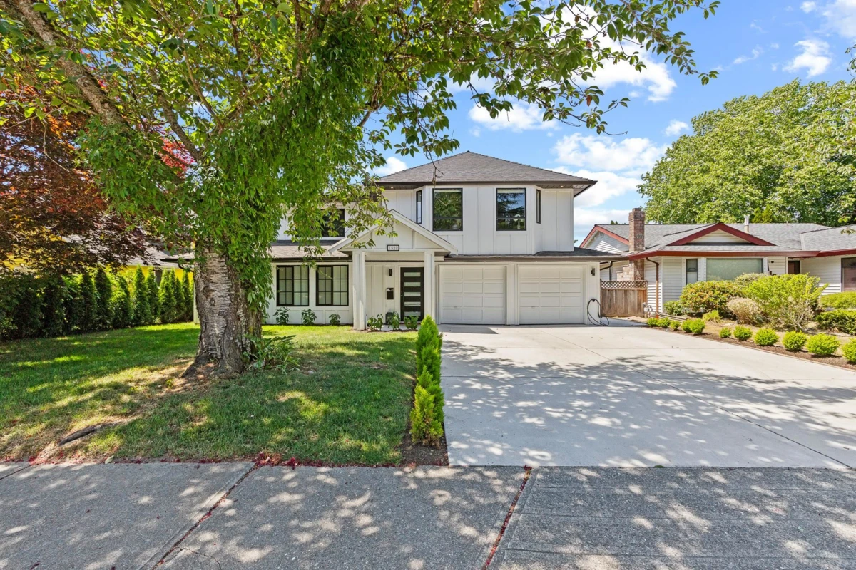 Family Room Photo of 1939 144 Street, Surrey, BC