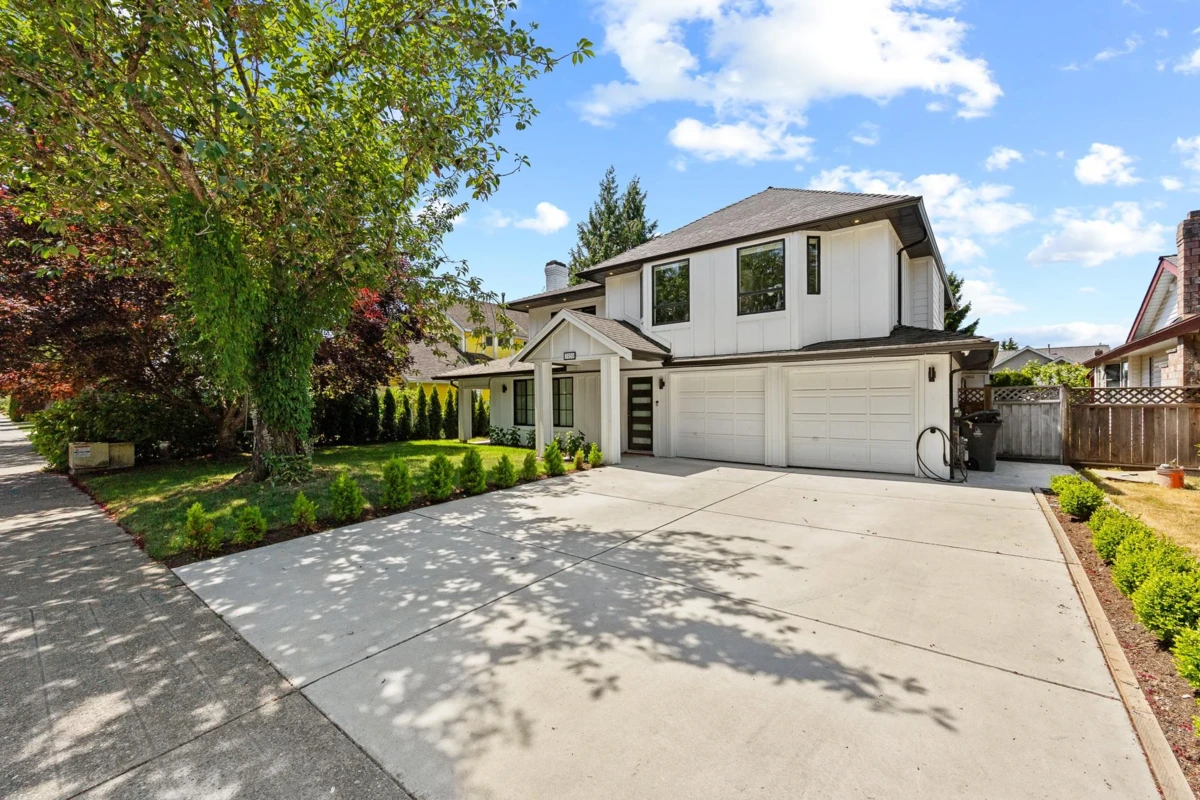 Living Room Photo of 1939 144 Street, Surrey, BC