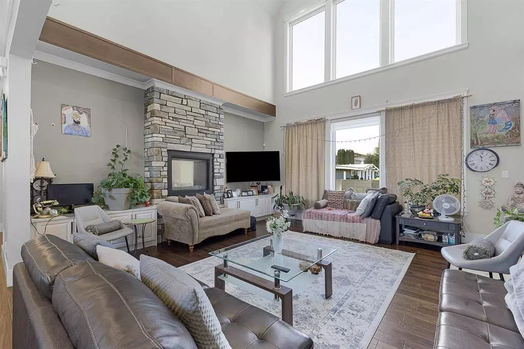 Living Room Photo of 4033 PRAIRIE STREET, Abbotsford BC V4X 1X2