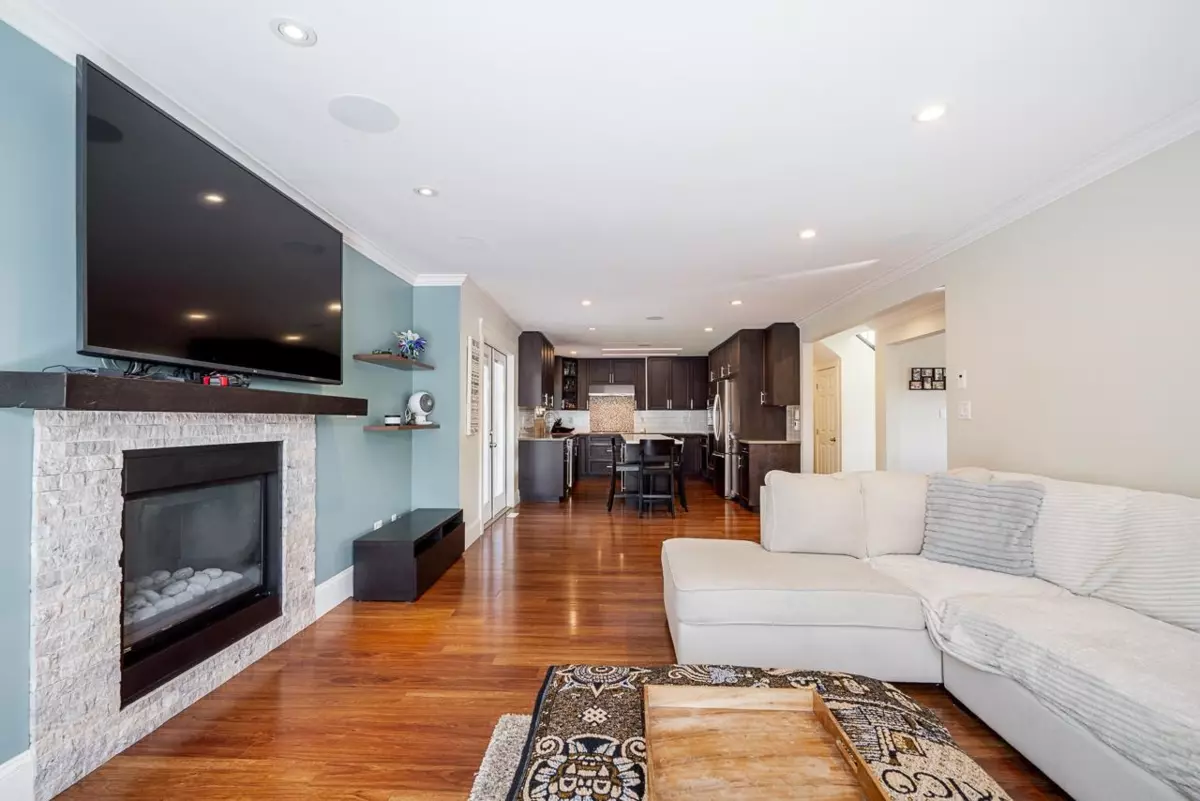 Dining Area Photo of 3933 Toronto Street, Port Coquitlam, BC