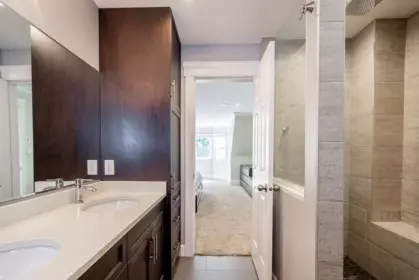 Hallway Photo of 3933 Toronto Street, Port Coquitlam, BC