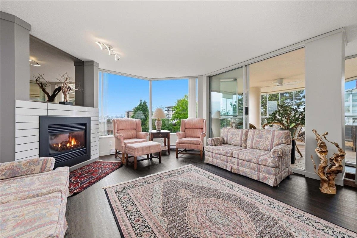 Dining Area Photo of 102 123 E Keith Road, North Vancouver, BC