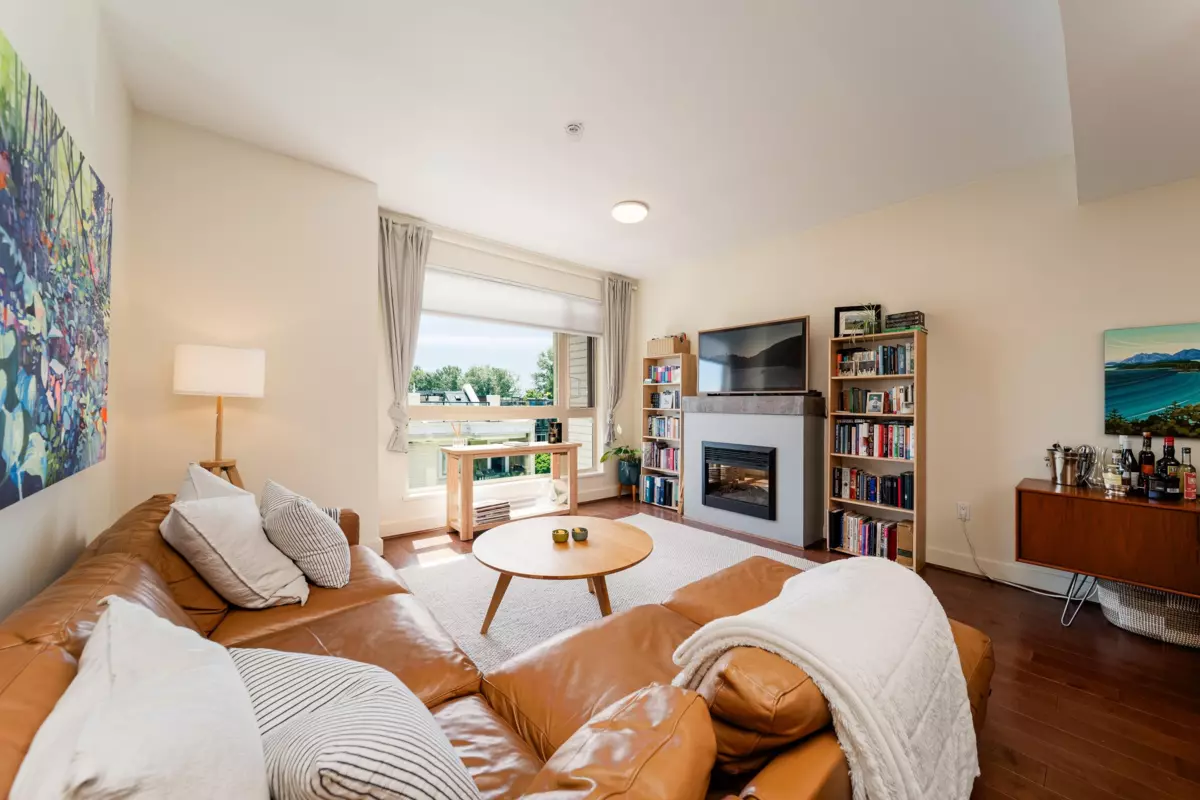 Living Room Photo of 64 728 W 14th Street, North Vancouver, BC