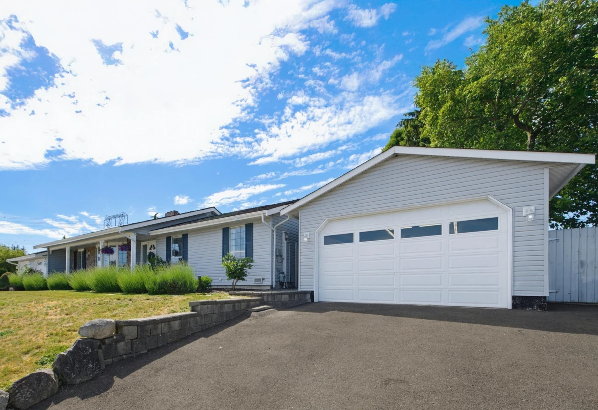 Exterior Rear Photo of 5631 E Sunrise Crescent, Surrey, BC