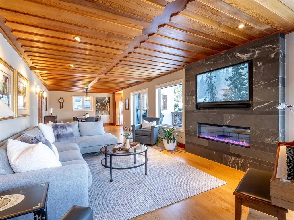 Dining Area Photo of 8512 Drifter Way, Whistler, BC