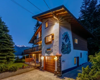 Front Yard Photo of 8512 Drifter Way, Whistler, BC