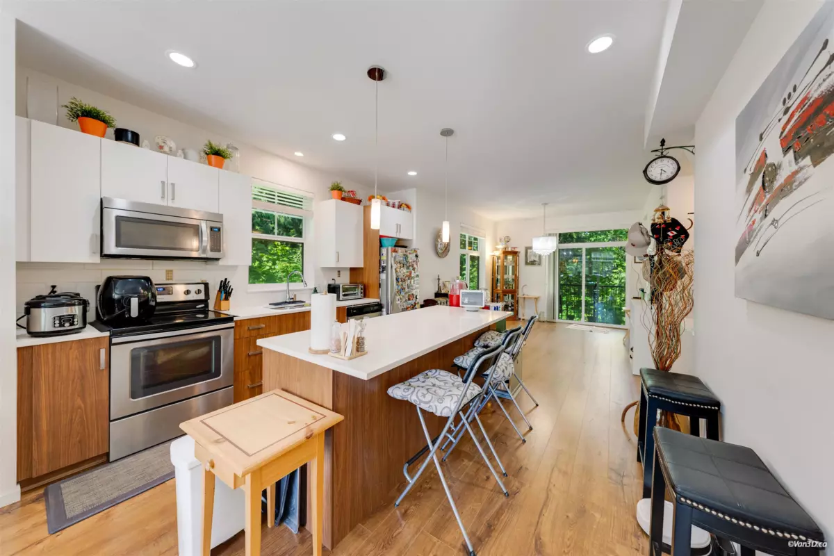 Dining Area Photo of 39 5858 142 Street, Surrey, BC