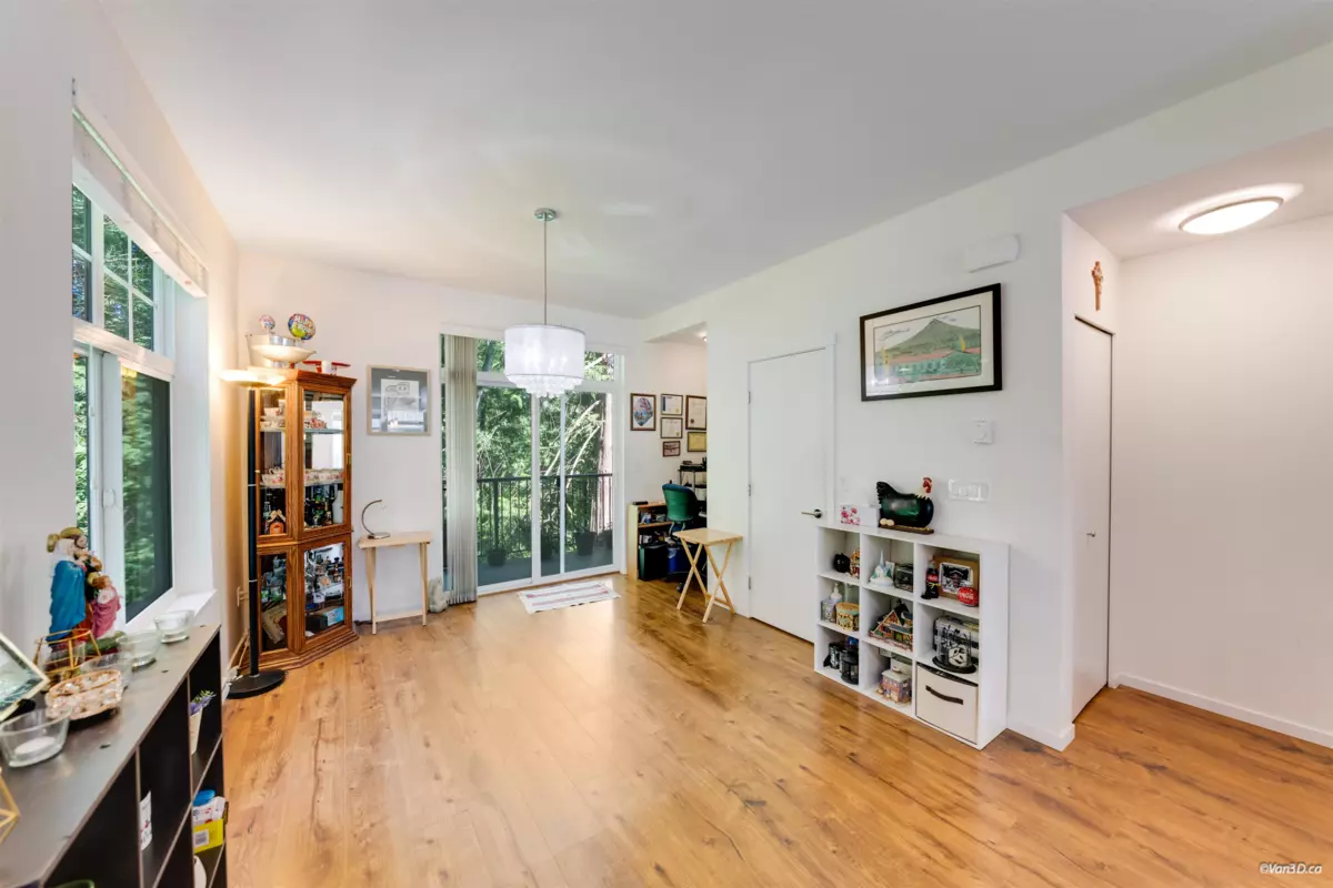Living Room Photo of 39 5858 142 Street, Surrey, BC