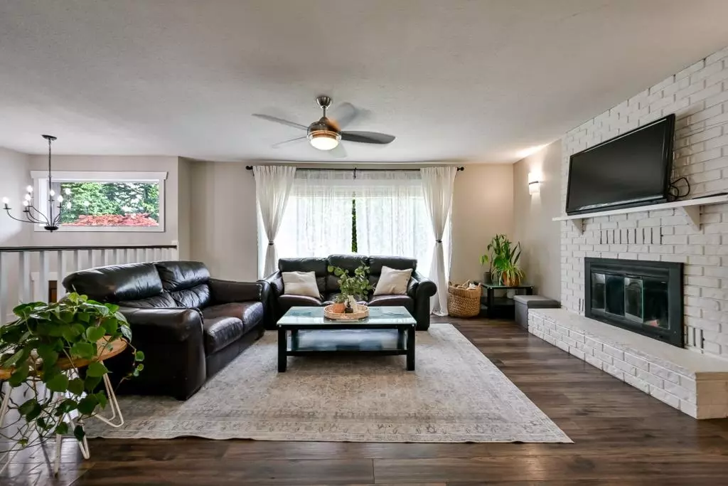 Living Room Photo of 34487 Pearl Avenue, Abbotsford, BC