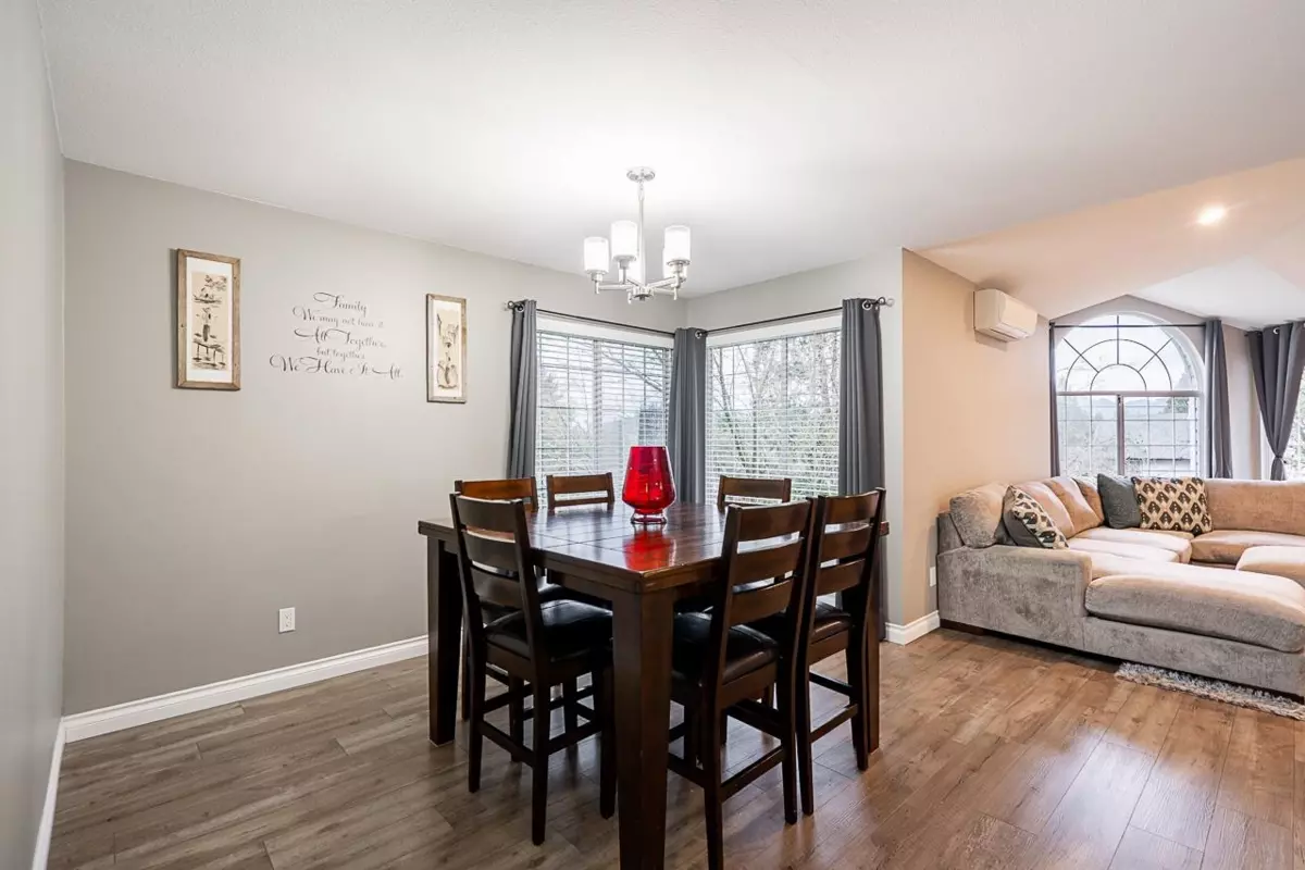Dining Area Photo of 23368 124 Avenue, Maple Ridge, BC