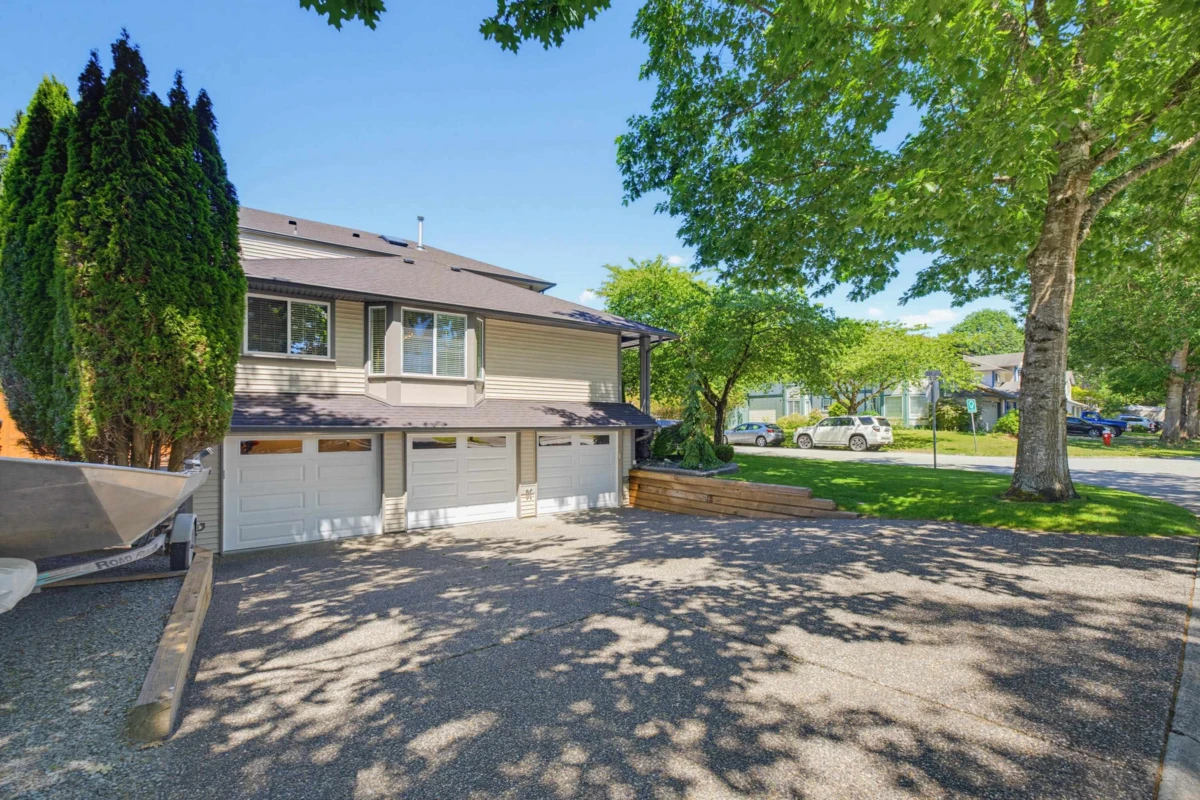 Family Room Photo of 12057 238 Street, Maple Ridge, BC