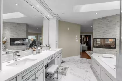 Hallway Photo of 816 Citadel Drive, Port Coquitlam, BC