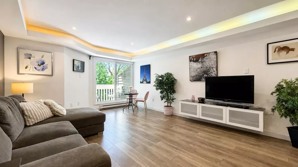 Living Room Photo of 214 1545 E 2nd Avenue, Vancouver, BC
