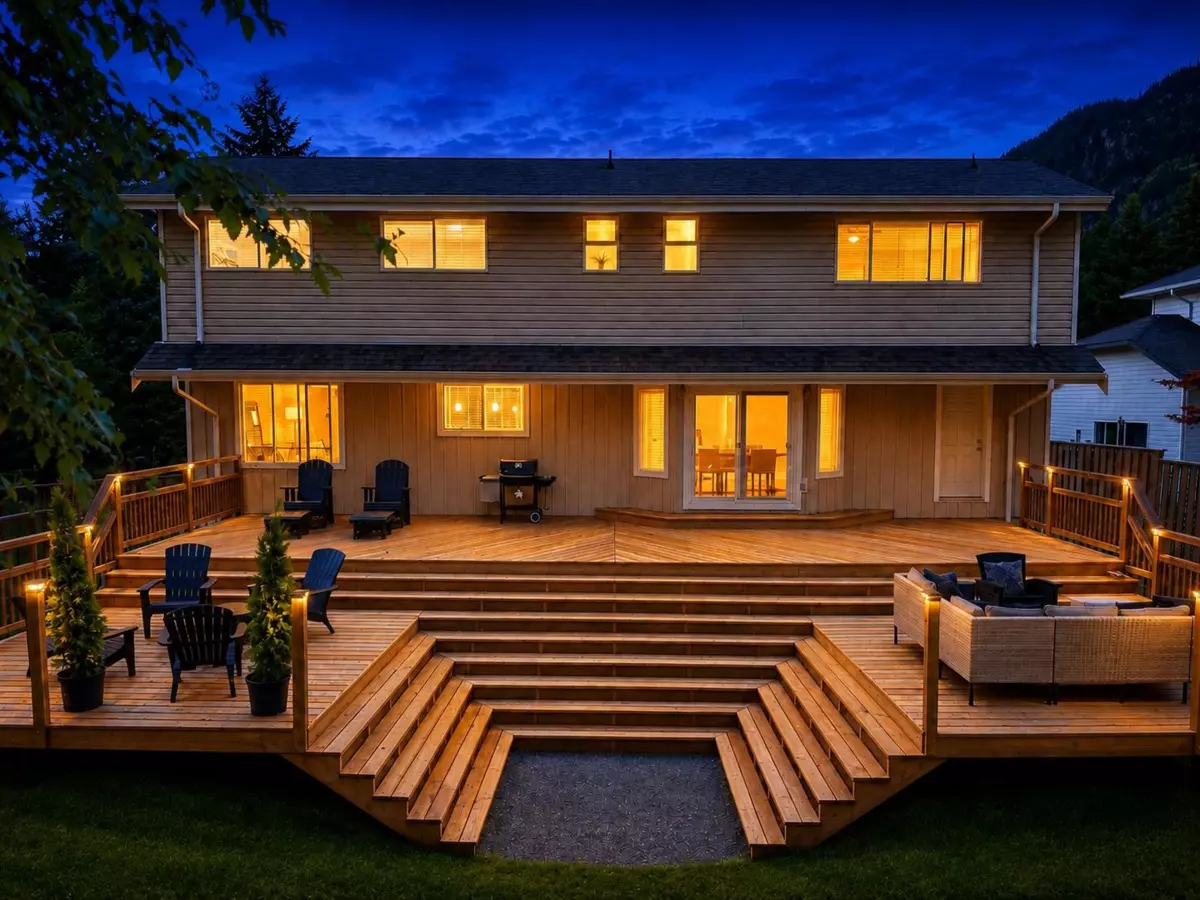 Family Room Photo of 1510 Macdonald Place, Squamish, BC