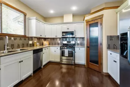 Kitchen Island Photo of 90 24185 106b Avenue, Maple Ridge, BC