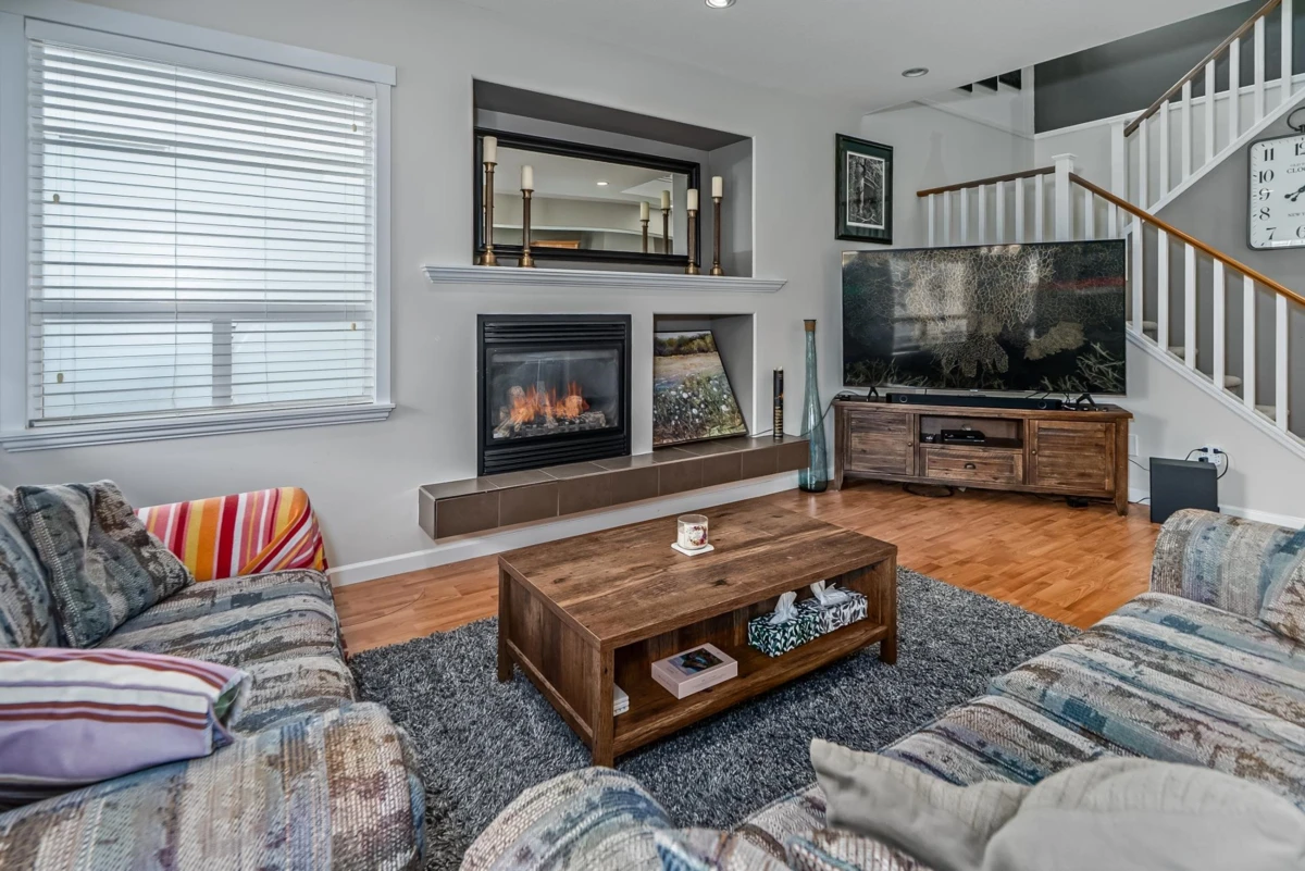 Family Room Photo of 19141 68 Avenue, Surrey, BC