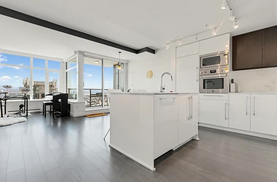 Dining Area Photo of 1701 188 Agnes Street, New Westminster, BC