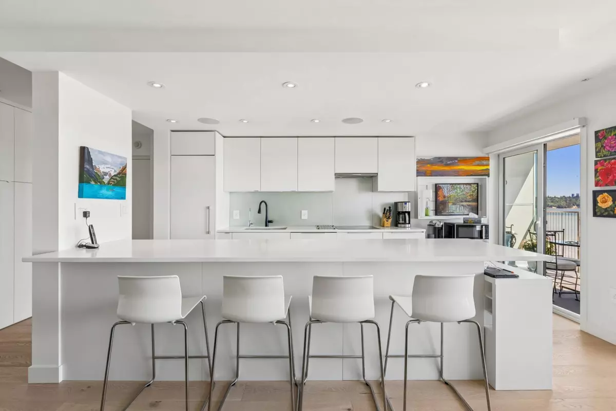 Dining Area Photo of 807 150 24th Street, West Vancouver, BC