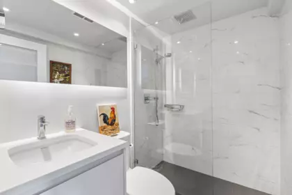 Guest Bathroom Photo of 807 150 24th Street, West Vancouver, BC