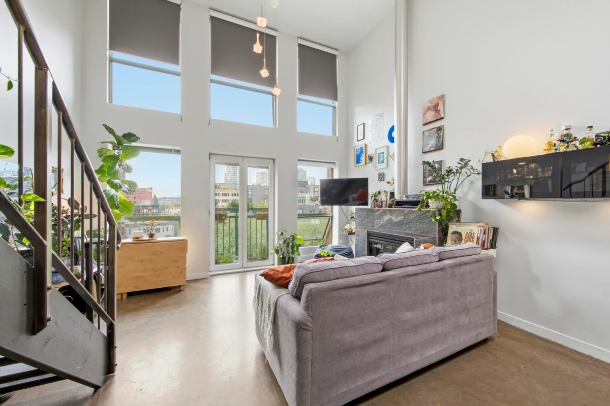 Dining Area Photo of 504 1 E Cordova Street, Vancouver, BC