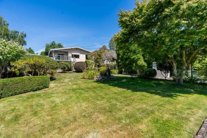 Front Yard Photo of 13852 Malabar Avenue, White Rock, BC