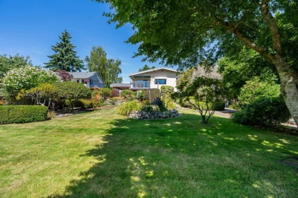 Garden / Landscaping Photo of 13852 Malabar Avenue, White Rock, BC